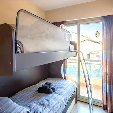 Antibes, Chemin De Vallauris, 4 Personnes Piscine Parking * Антіб